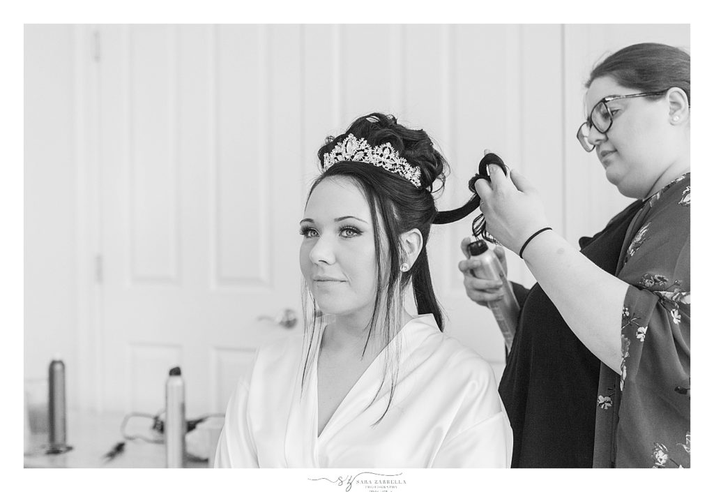 bride prepares for wedding day photographed by wedding photographer Sara Zarrella Photography