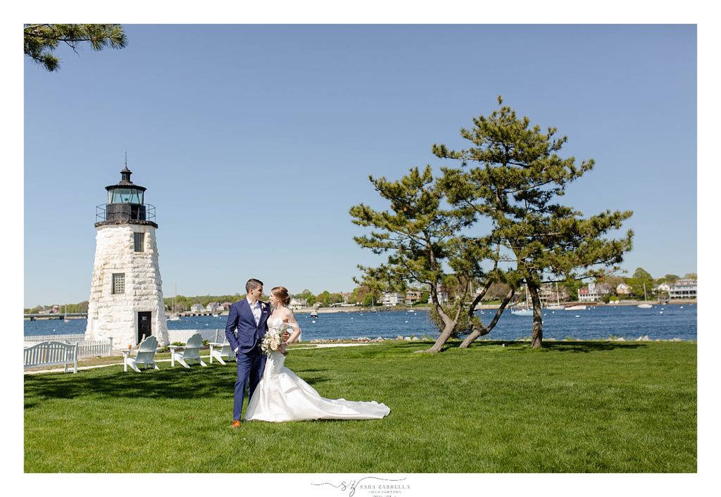 wedding photos by lighthouse with Sara Zarrella Photography