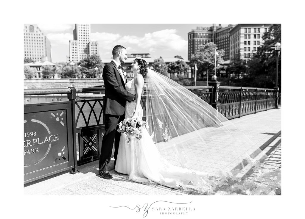 wedding portraits in the city photographed by Sara Zarrella Photography