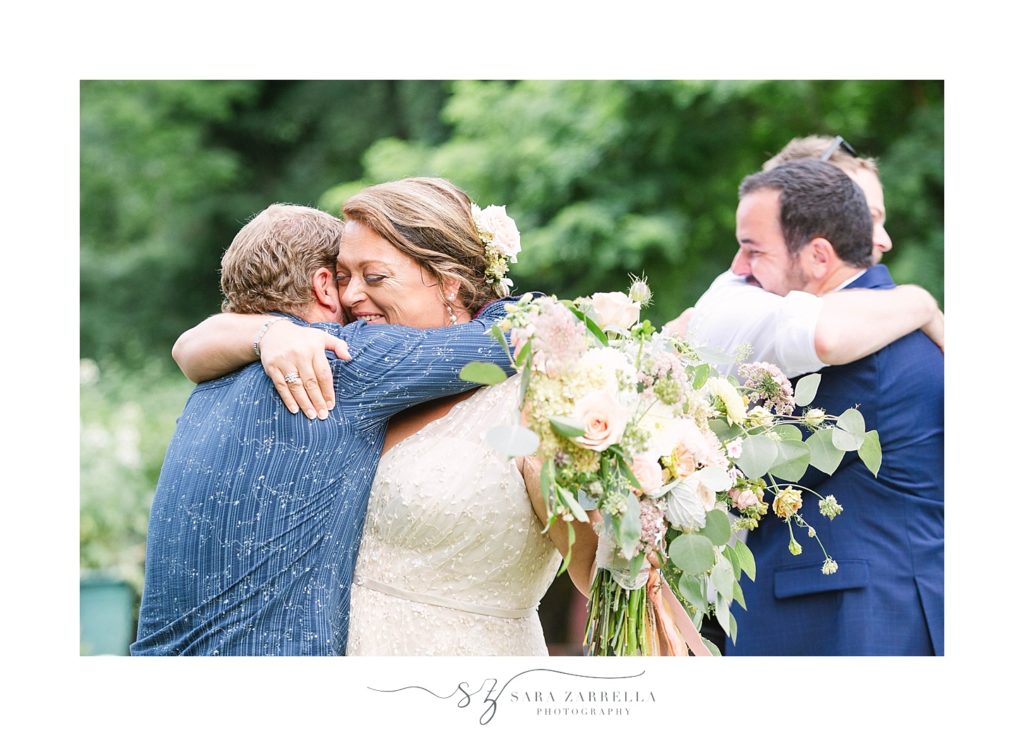 Rhode Island wedding ceremony photographed by Sara Zarrella Photography