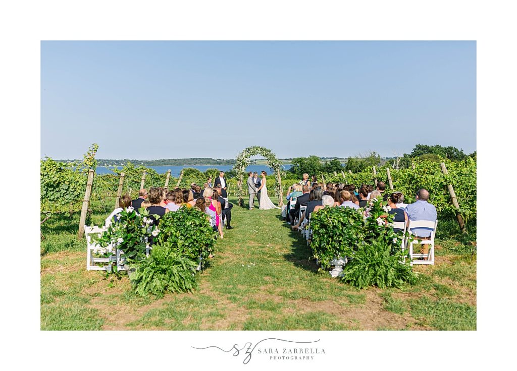 Greenvale Vineyards wedding ceremony photographed by Sara Zarrella Photography