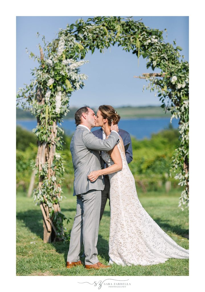 Sara Zarrella Photography photographs Rhode Island wedding day in vineyards