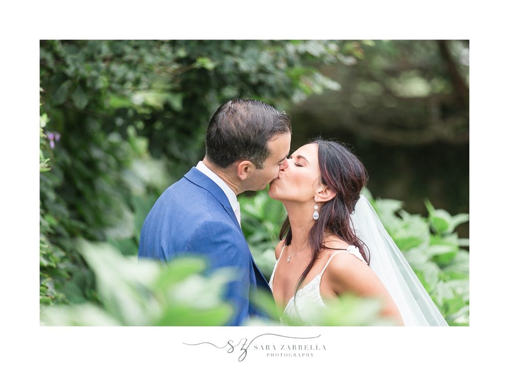 Sara Zarrella Photography photographs bride and groom at Belle Mer