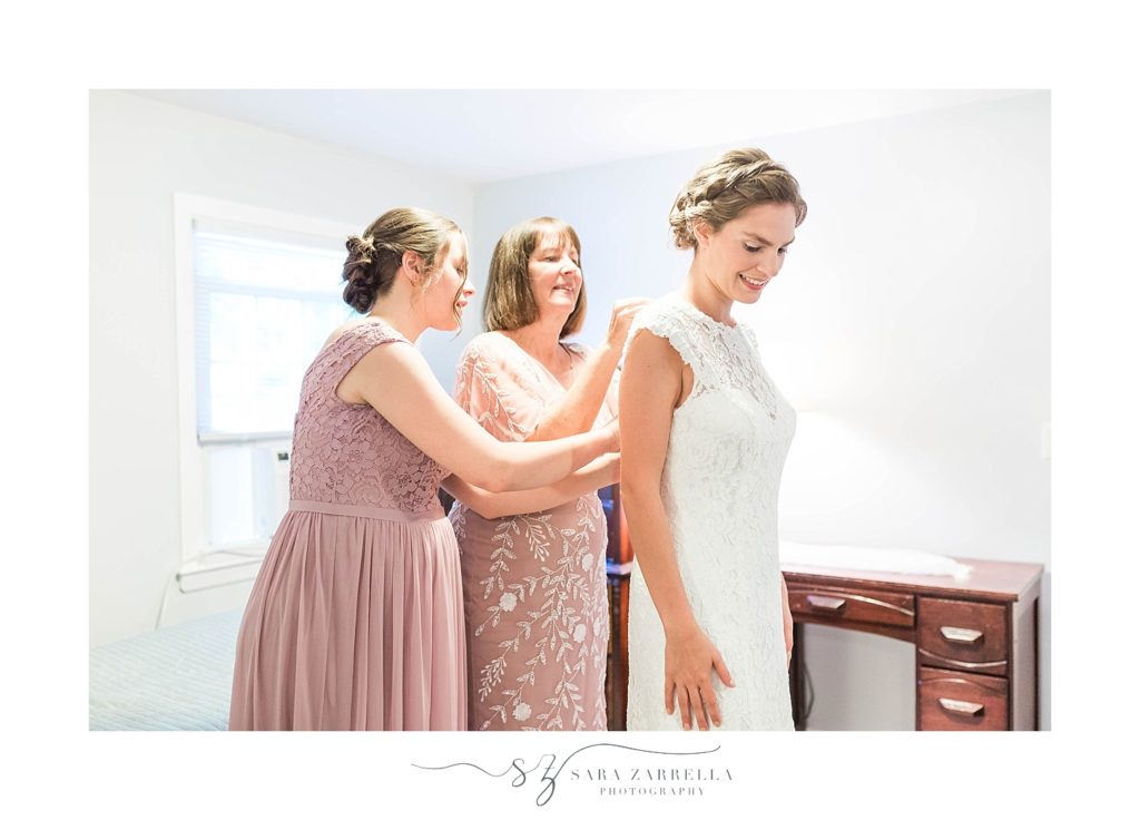 Sara Zarrella Photography photographs bride preparing for Squantum Association wedding day