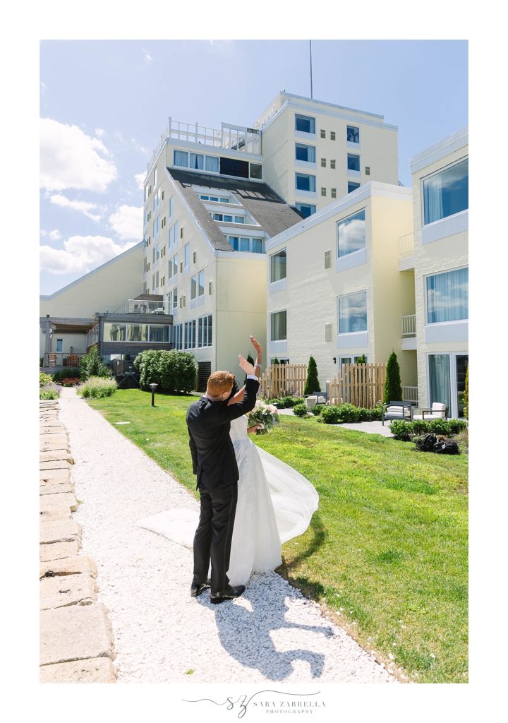 bride and groom wave to bridal party during first look photographed by Sara Zarrella Photography