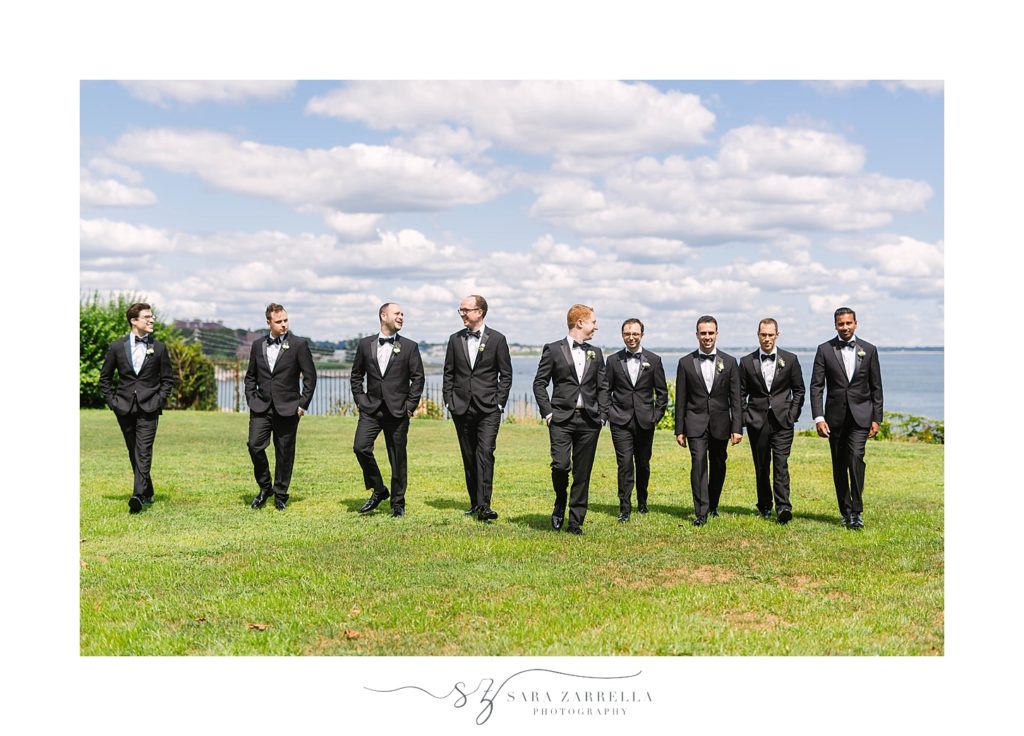 groomsmen pose for Sara Zarrella Photography