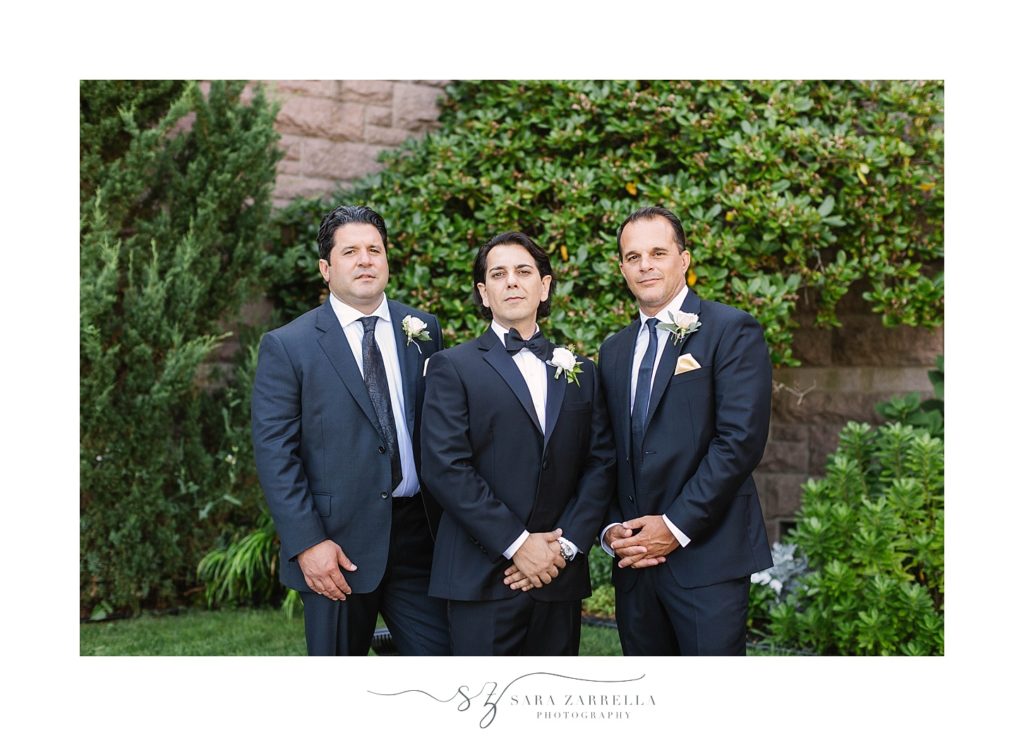 groomsmen pose for Sara Zarrella Photography