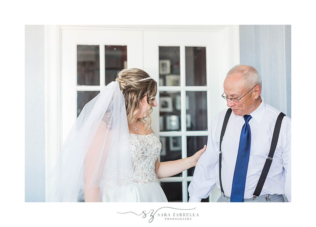 bride and father have a first look in RI with Sara Zarrella Photography