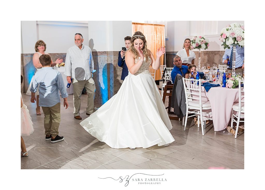 RI wedding reception photographed by Sara Zarrella Photography