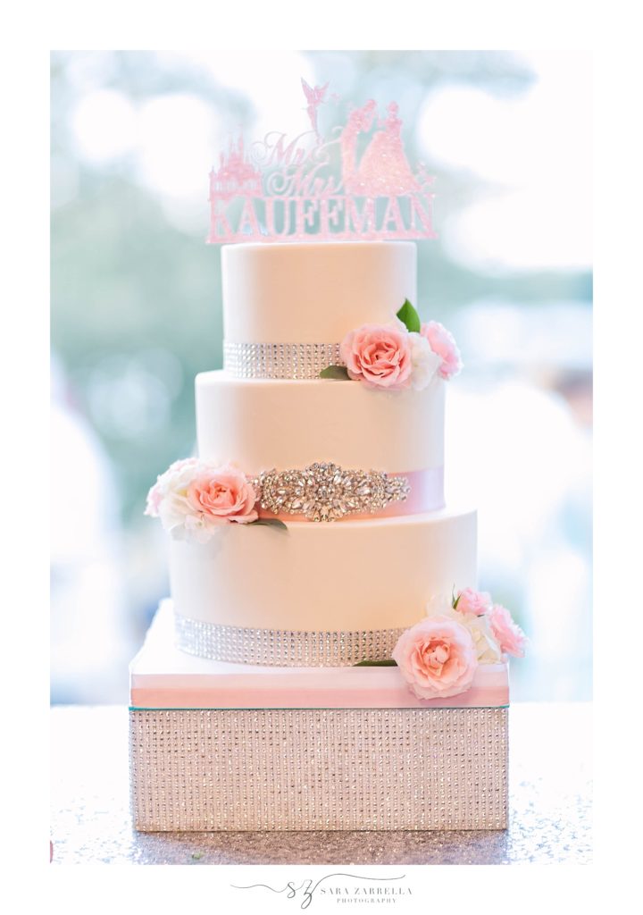 wedding cake for Crystal Lake Golf Club wedding with Sara Zarrella Photography