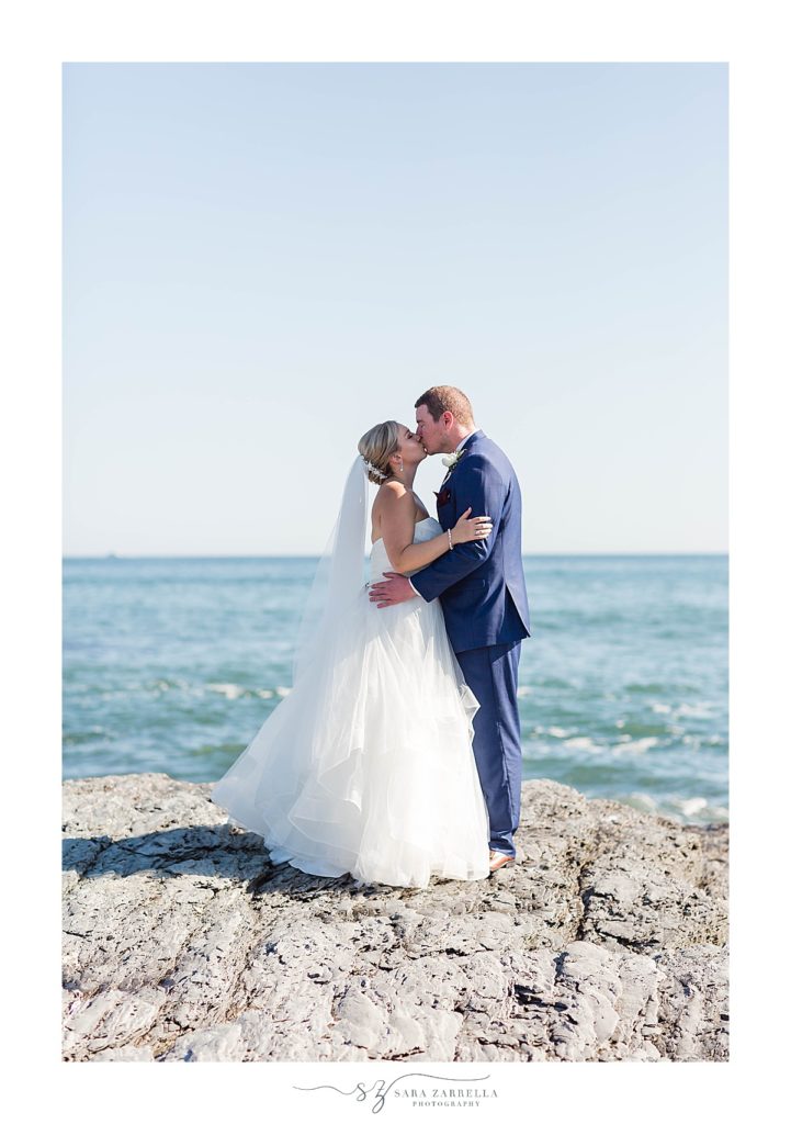 wedding photos by the sea with Sara Zarrella Photography