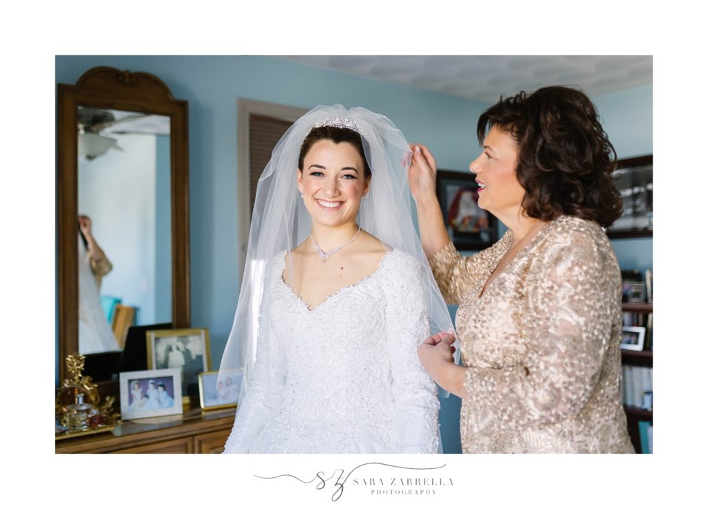 Sara Zarrella Photography photographs bride and mother preparing for wedding