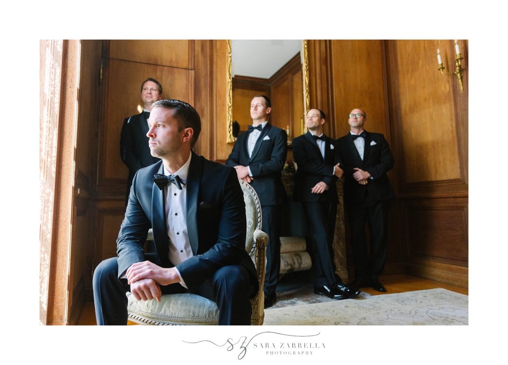 groom and groomsmen pose at Glen Manor House for Sara Zarrella Photography