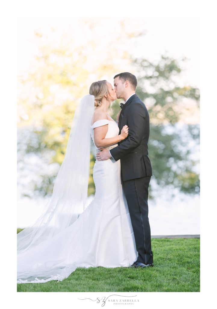 first kiss at Glen Manor House wedding ceremony photographed by Sara Zarrella Photography