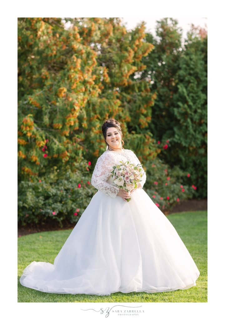 glamorous bride poses for Sara Zarrella Photography