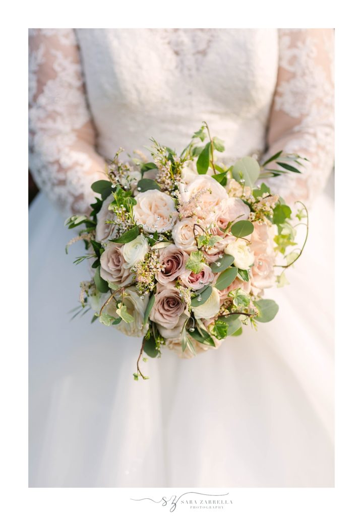 Sara Zarrella Photography captures bridal bouquet by Golden Gate Studios