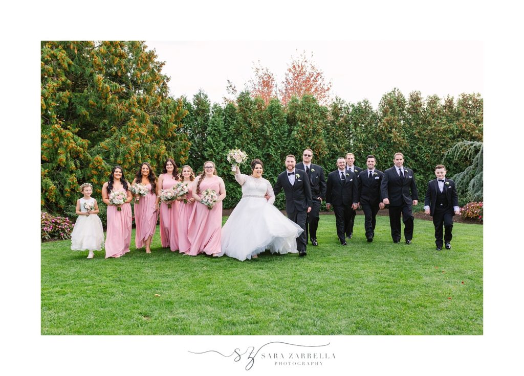 Quidnessett Country Club Wedding party poses for Sara Zarrella Photography