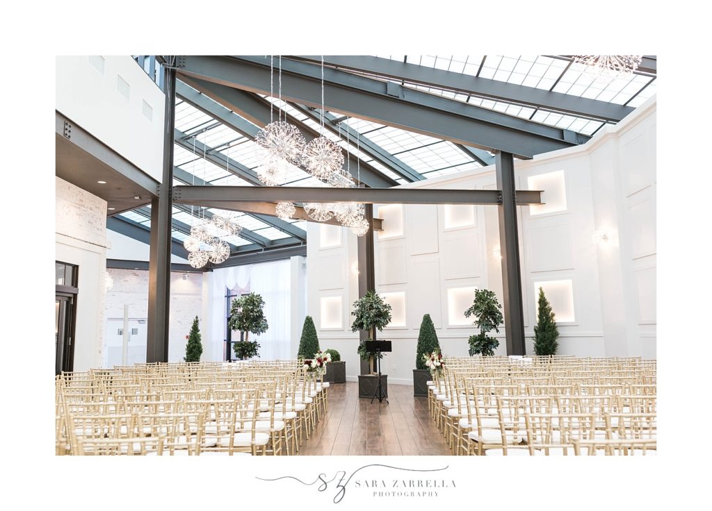 modern Crowne Plaza wedding in Warwick RI in atrium photographed by Sara Zarrella Photography