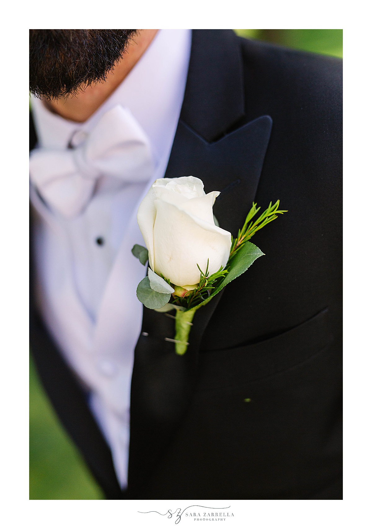 groom's boutonnière with ivory rose