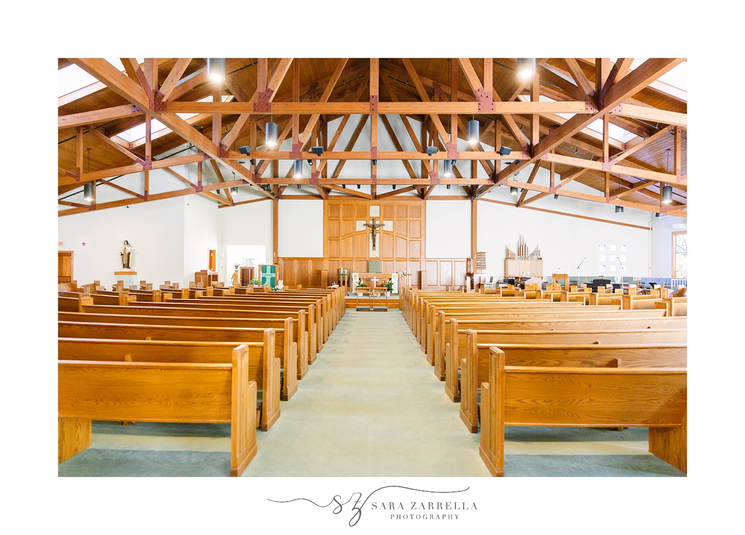 traditional wedding ceremony in Rochester MA church photographed by New England wedding photographer Sara Zarrella Photography 
