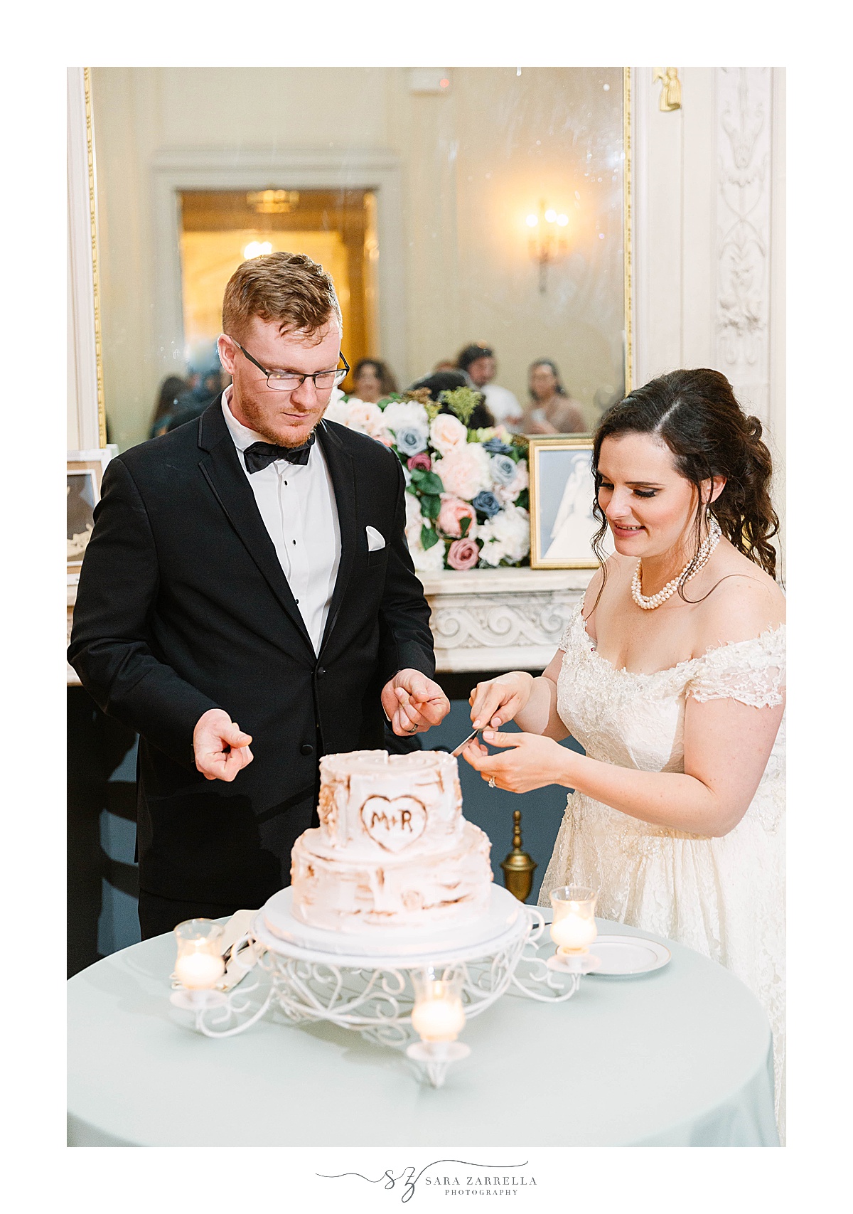 newlyweds cut wedding cake at Glen Manor House