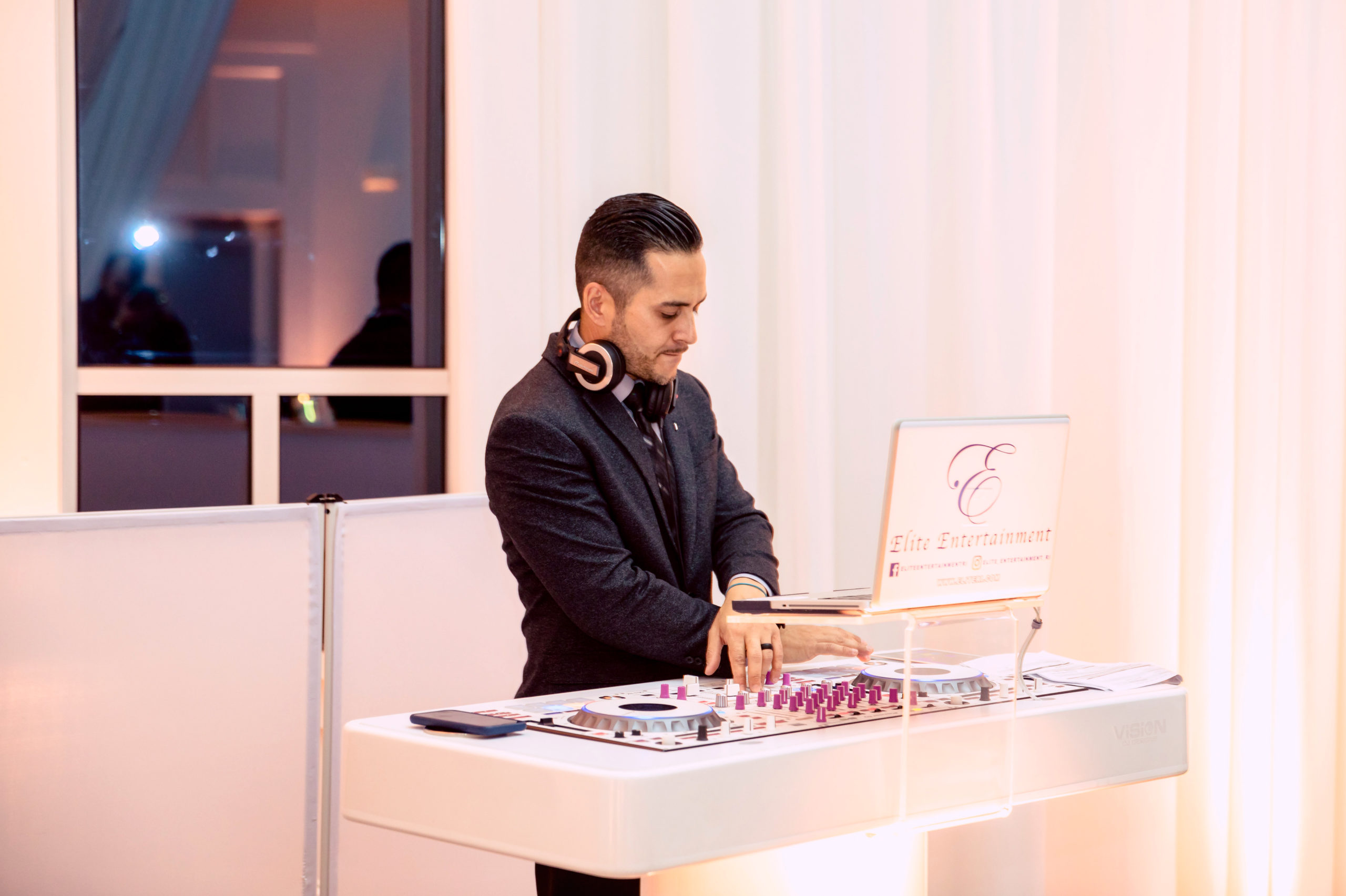 How to hire the perfect DJ: tips from Rhode Island DJ, Kenneth Ferrara Elite Entertainment
