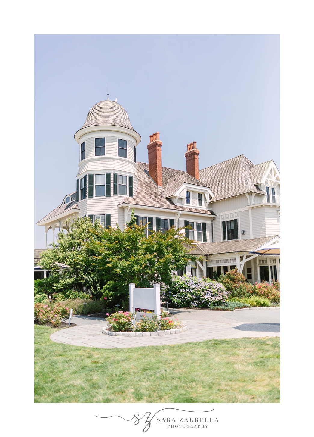 Castle Hill Inn wedding day photographed by RI wedding photographer Sara Zarrella Photography 