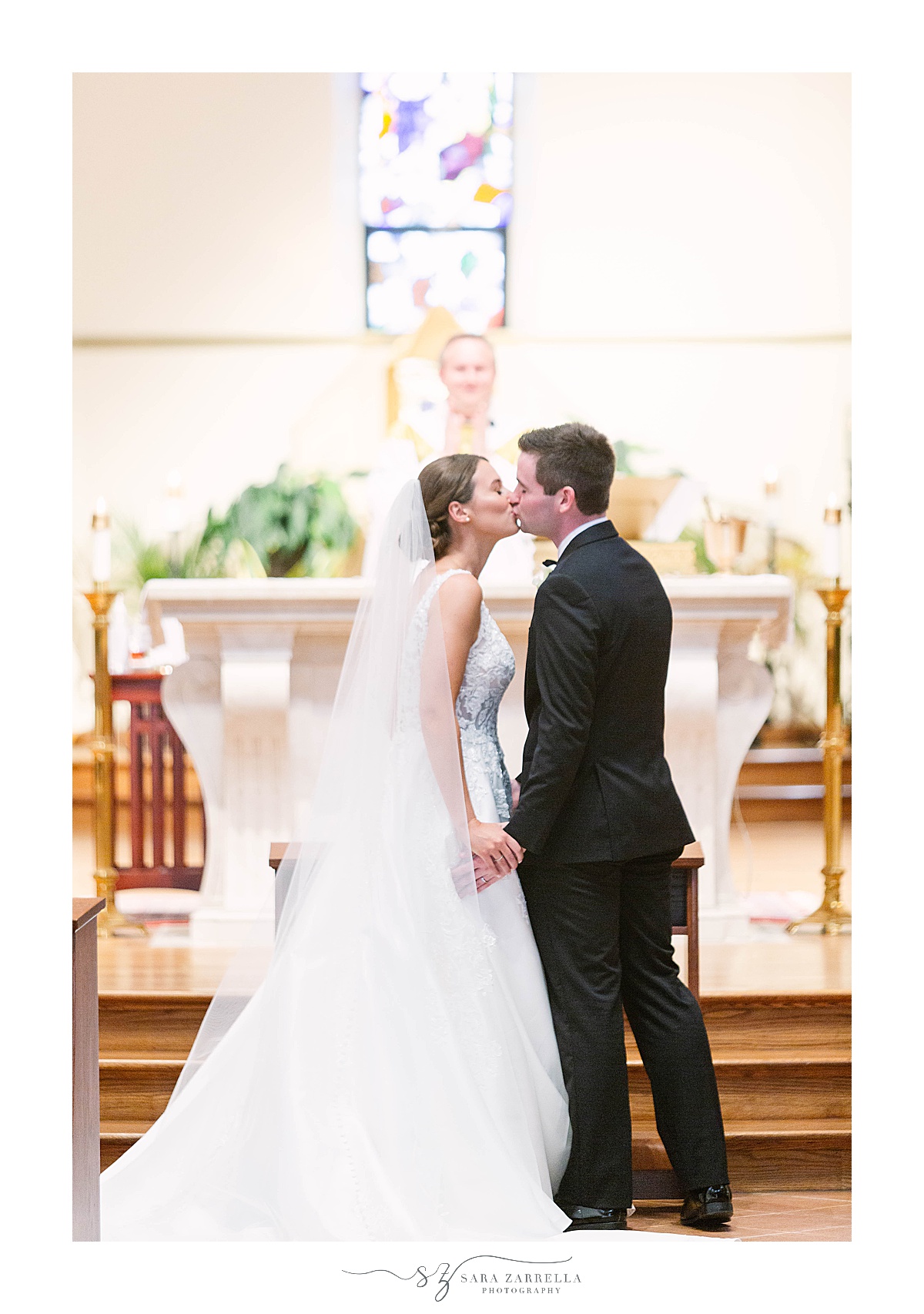 newlyweds have first kiss at Providence College