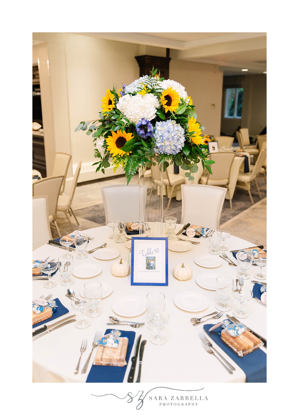 wedding centerpieces with sunflowers and blue napkins