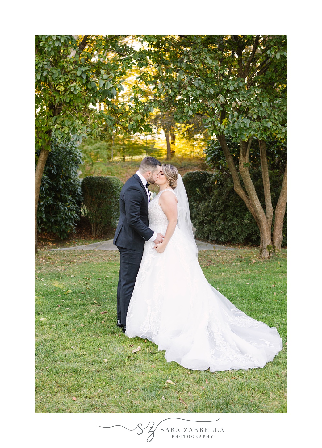 newlyweds kiss on lawn at Glen Manor House