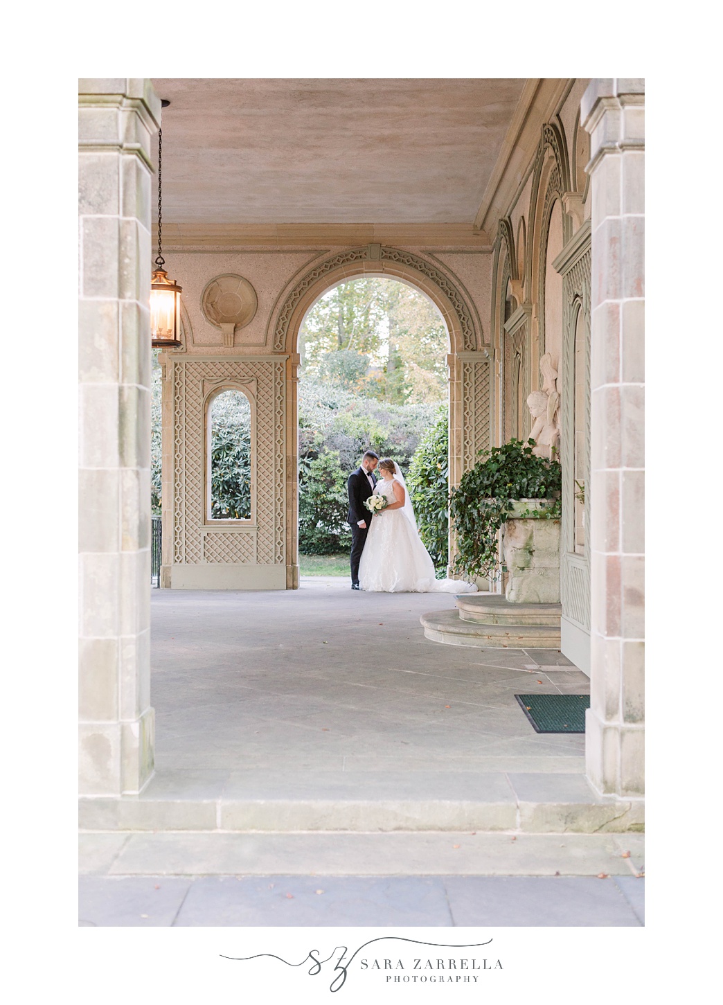 couple poses under stone archway at Glen Manor House