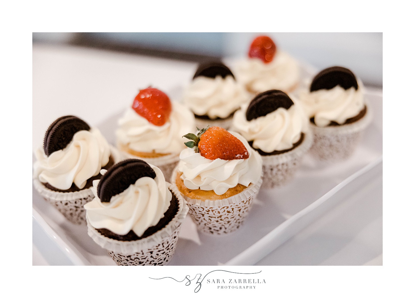 cupcakes for wedding with oreos and strawberries