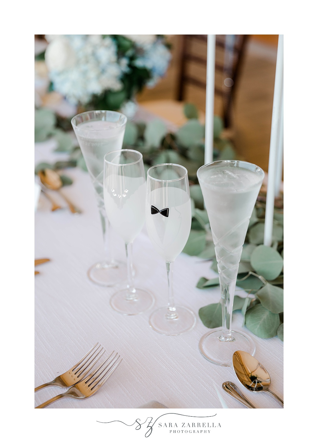 Champagne glasses with stickers for bride and groom