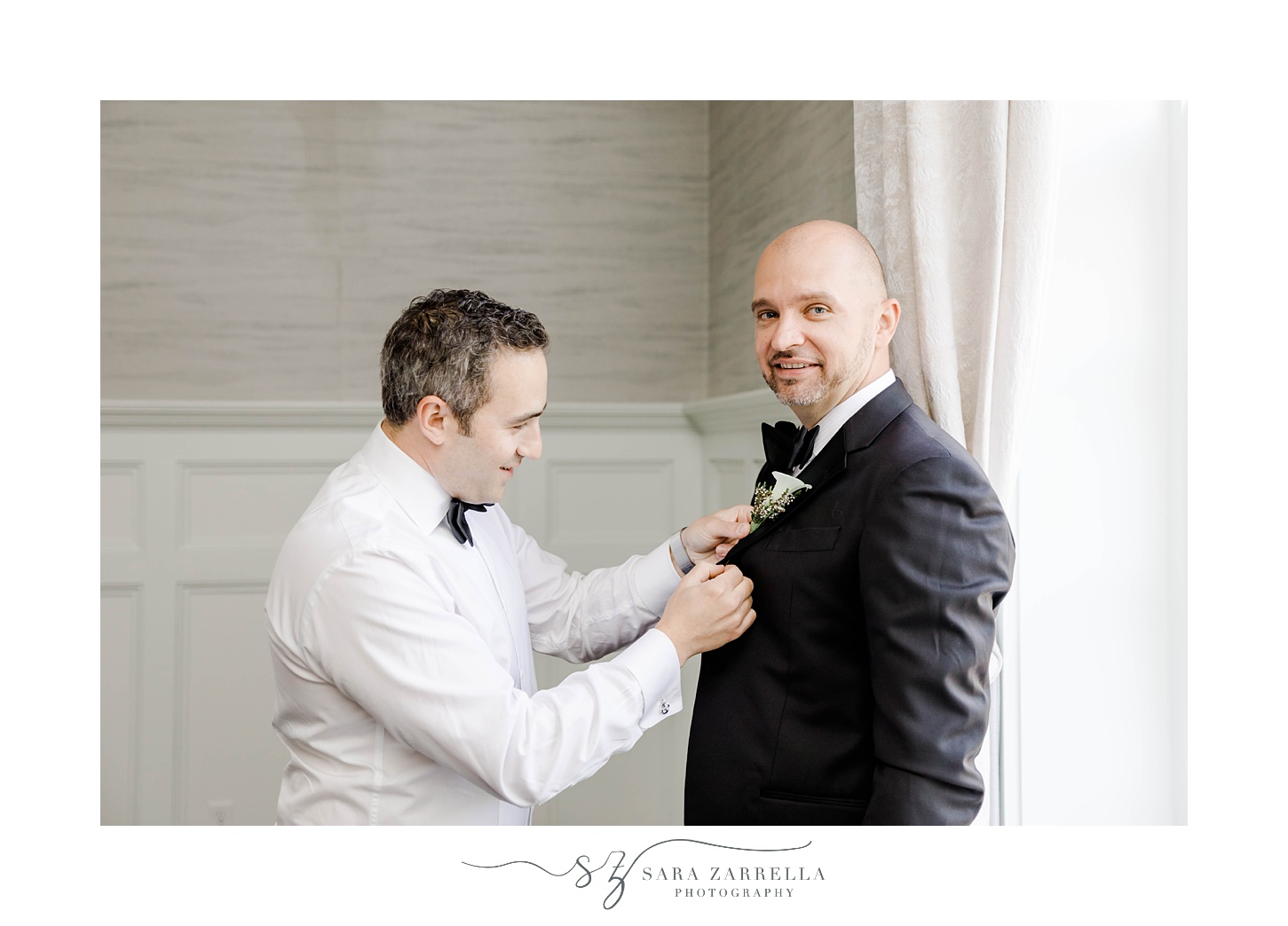 groomsman helps groom prepare for Rosecliff Mansion wedding