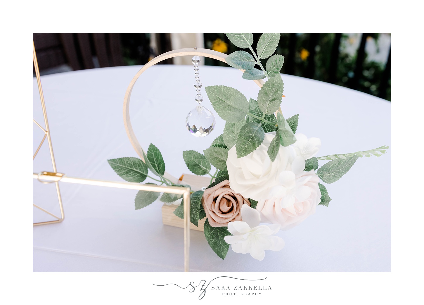centerpieces with white and pink roses