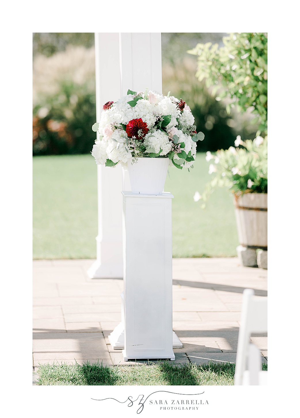 red and whit florals for fall wedding outdoors at Atlantic Resort Wyndham