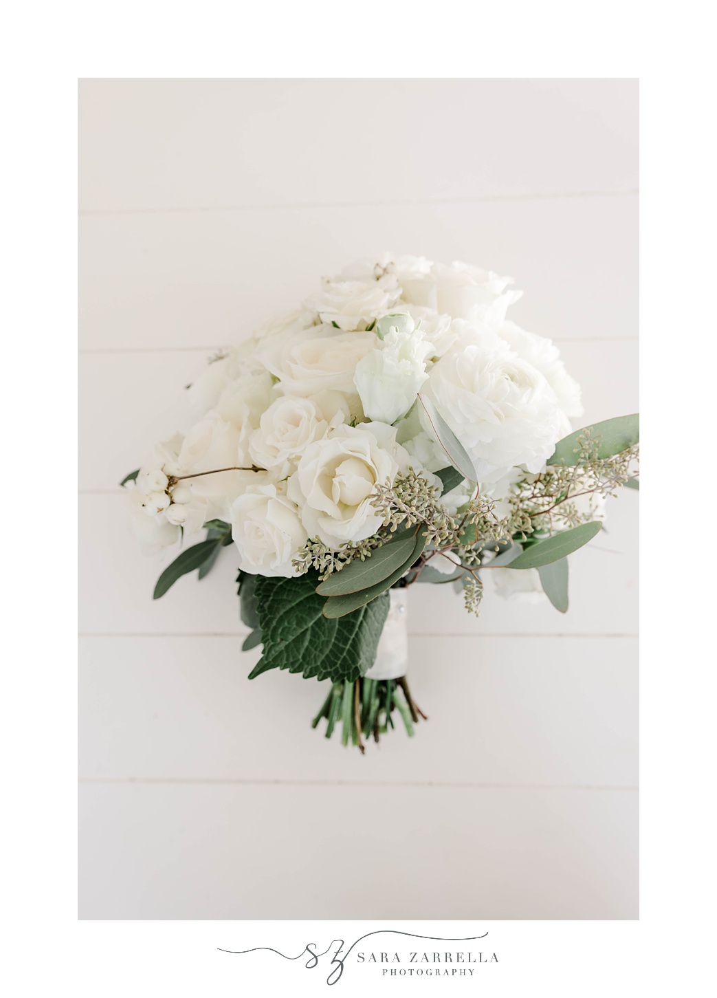 bride's all-white floral wedding bouquet 