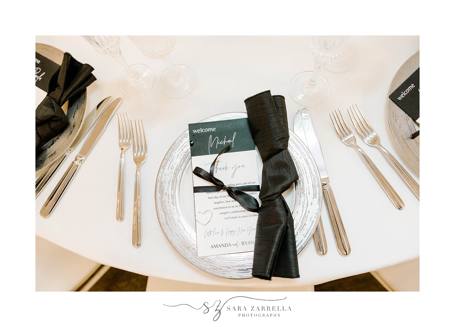place setting with black napkins and green stationery for NYE wedding at Belle Mer