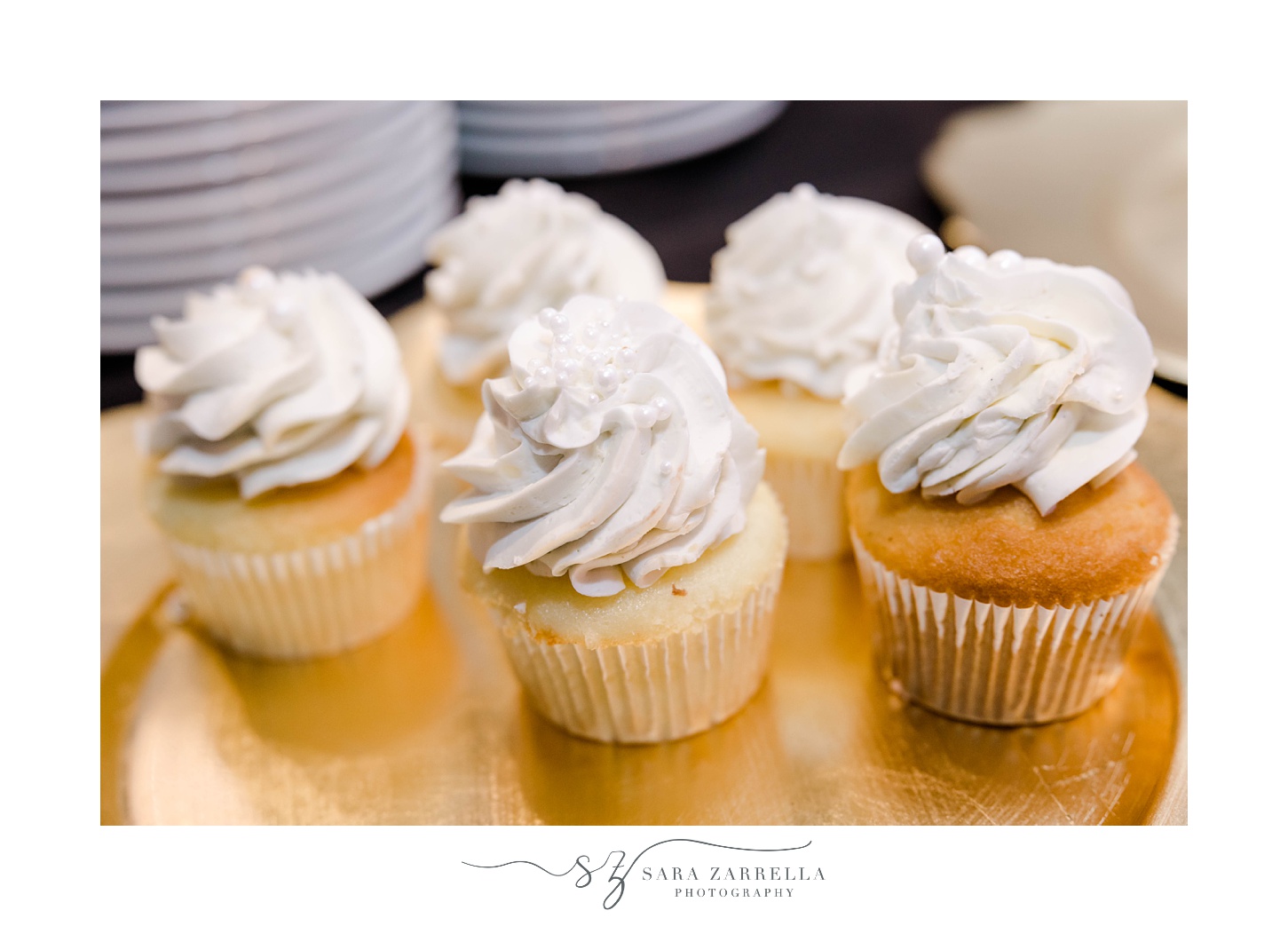 cupcakes with white vanilla frosting for winter wedding reception 