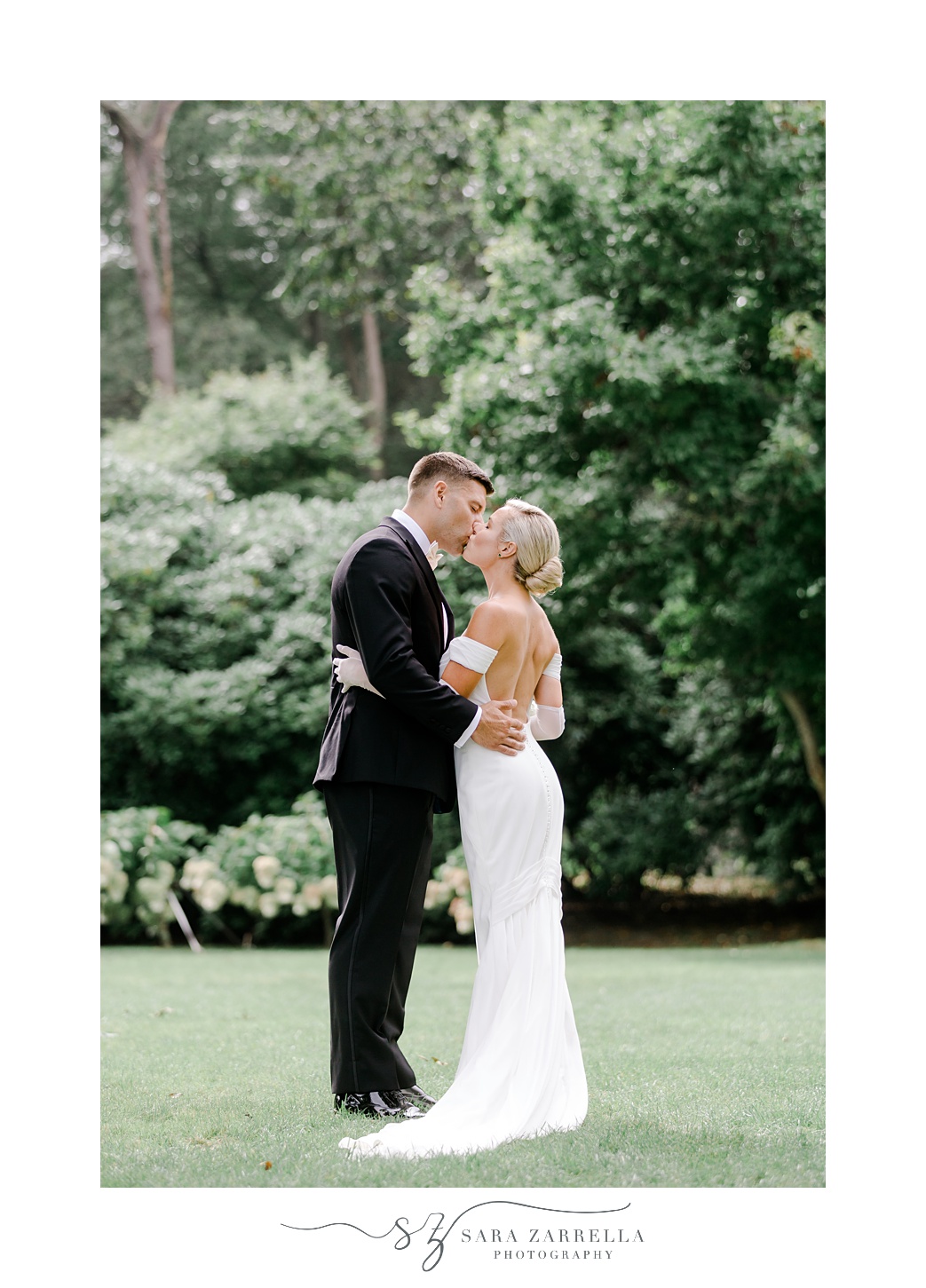 bride and groom kiss on lawn at Glen Manor House