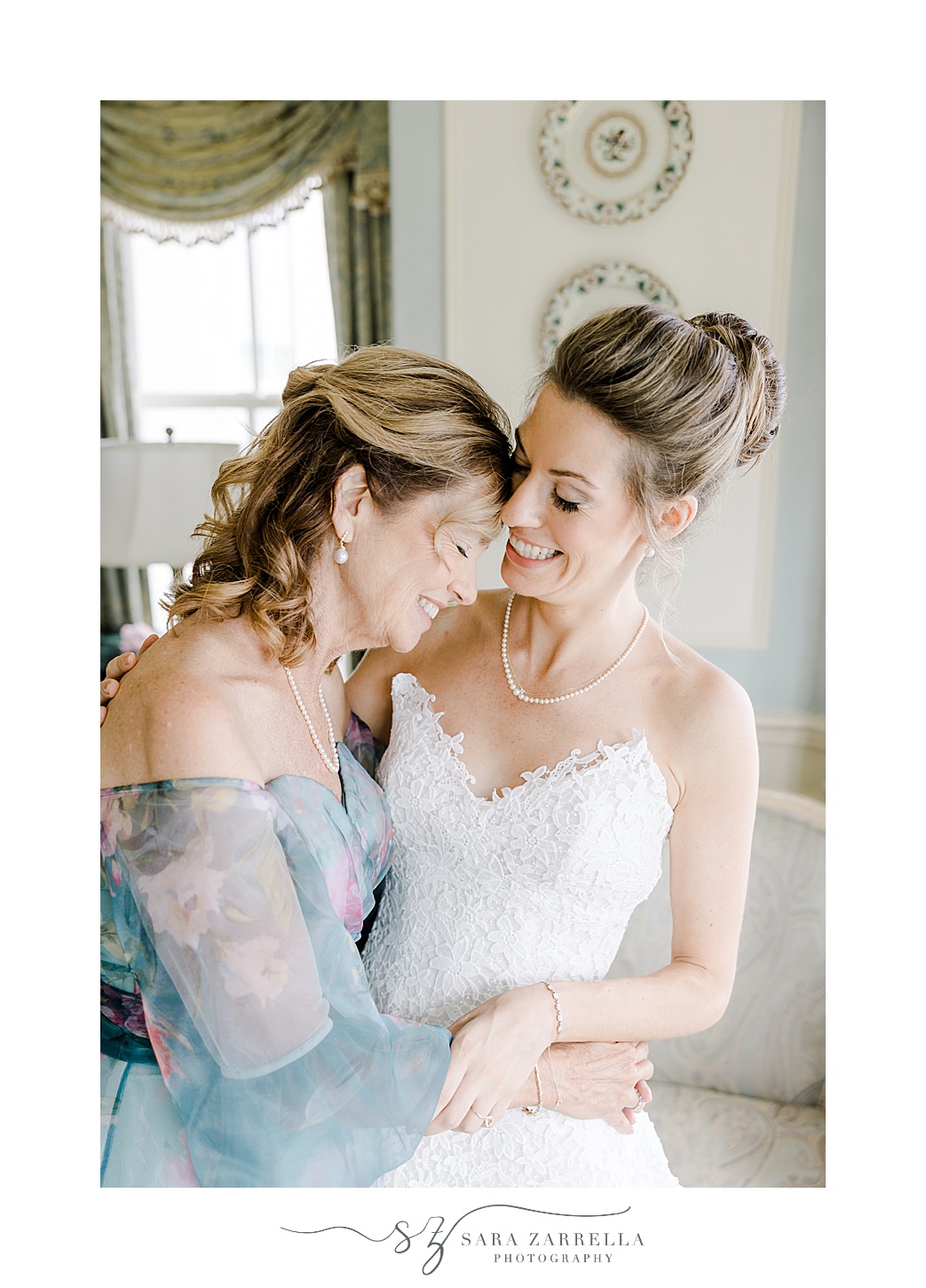 bride and mom hug the bridal suite at the Chanler