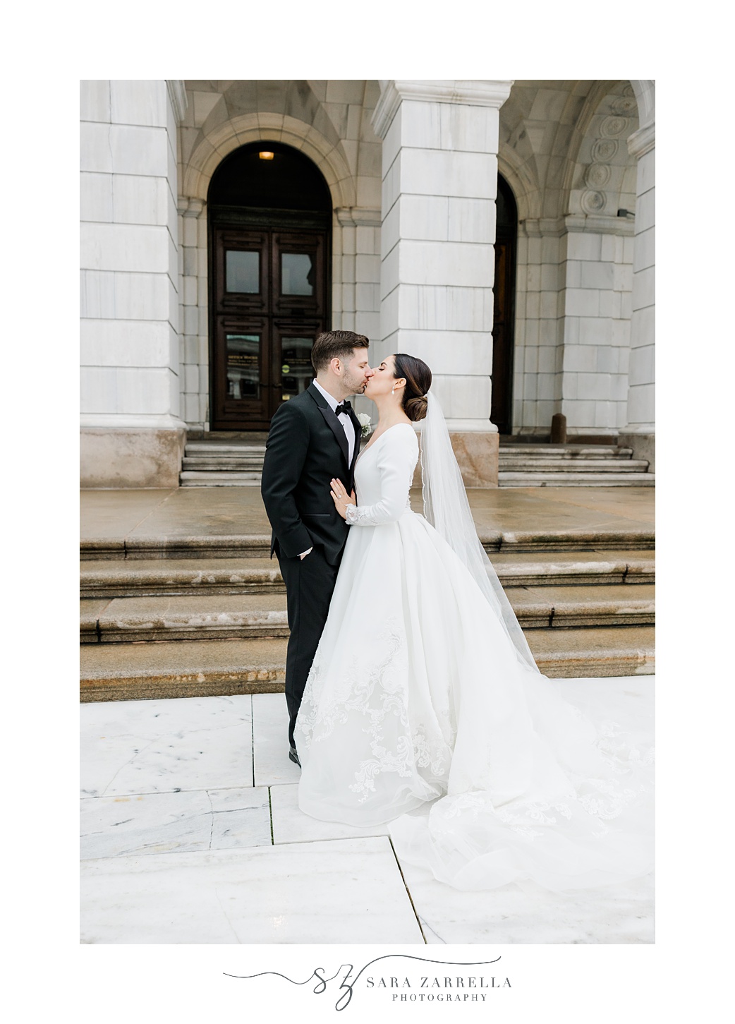 newlyweds kiss outside the Rhode Island State House in Providence RI