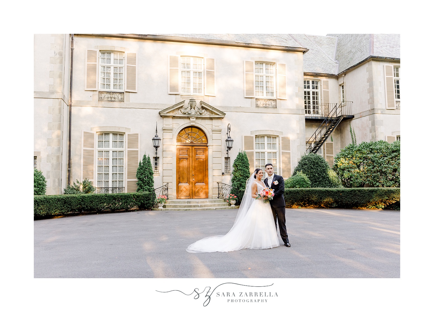 newlyweds hug in front of Glen Manor House