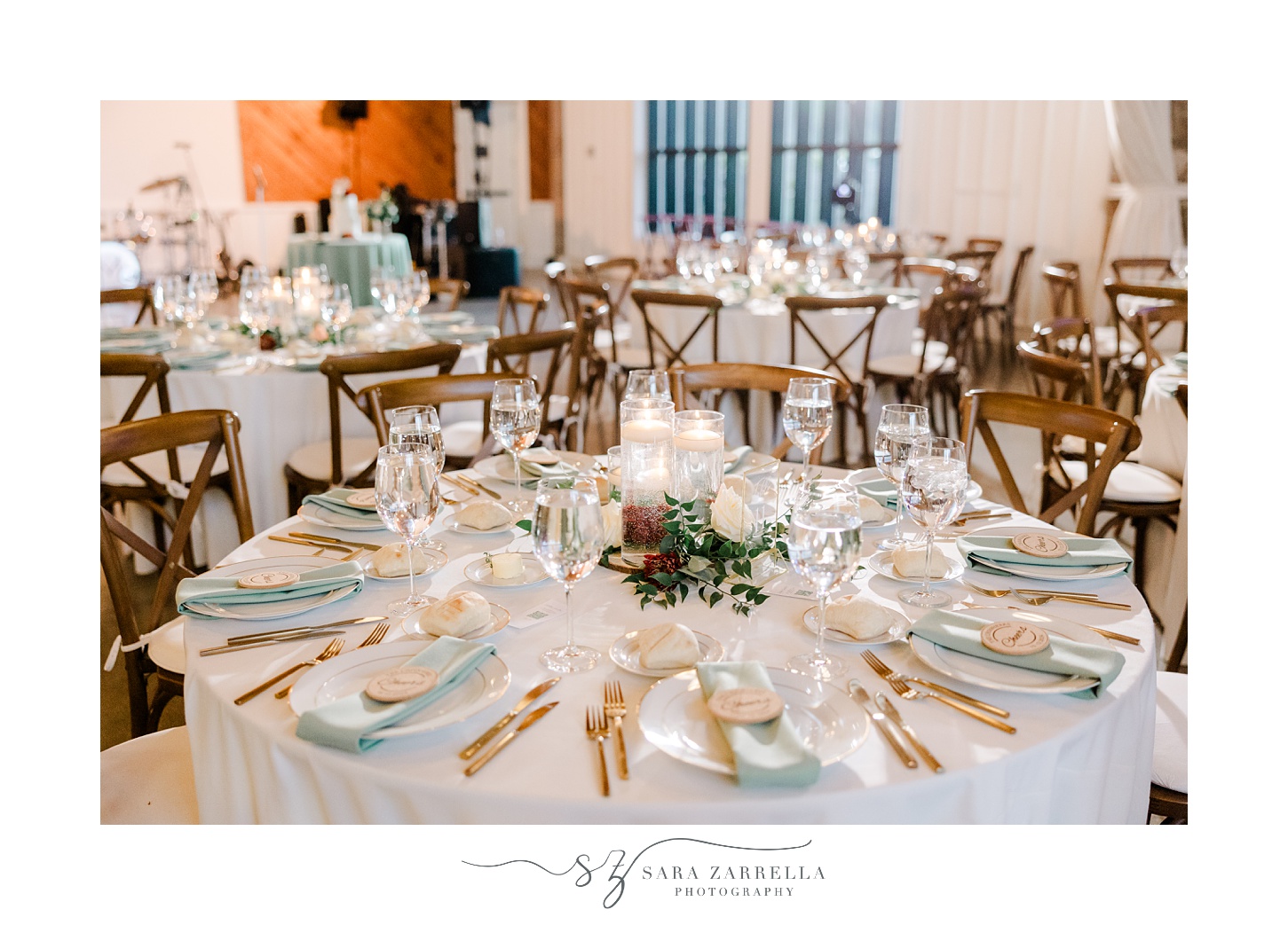 garden inspired wedding reception at Shepard's Run with mint napkins and gold rimmed plates